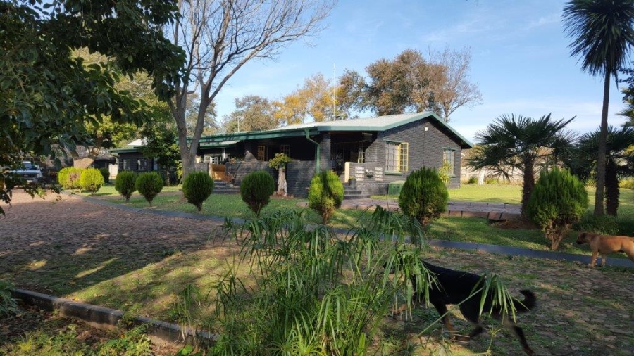 To Let 4 Bedroom Property for Rent in Lanseria Gauteng