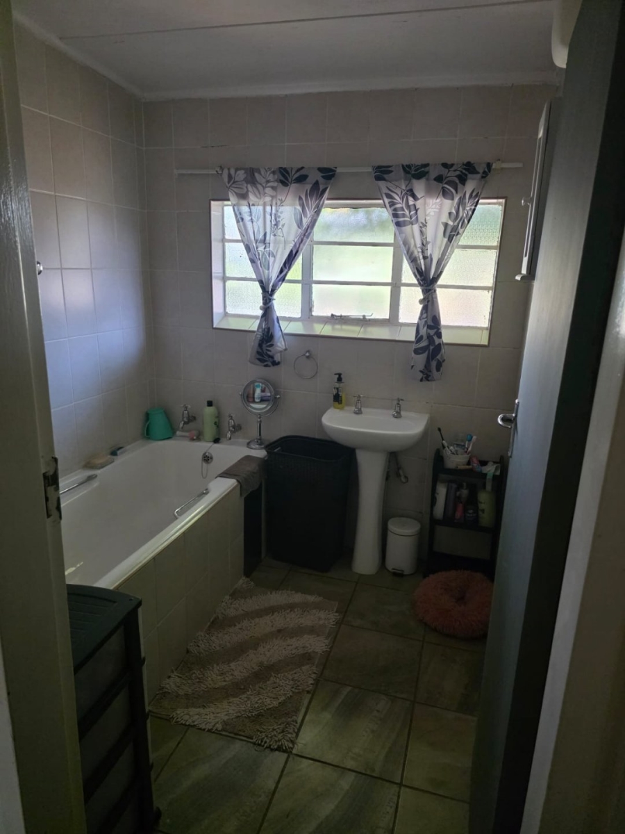 To Let 4 Bedroom Property for Rent in Lanseria Gauteng