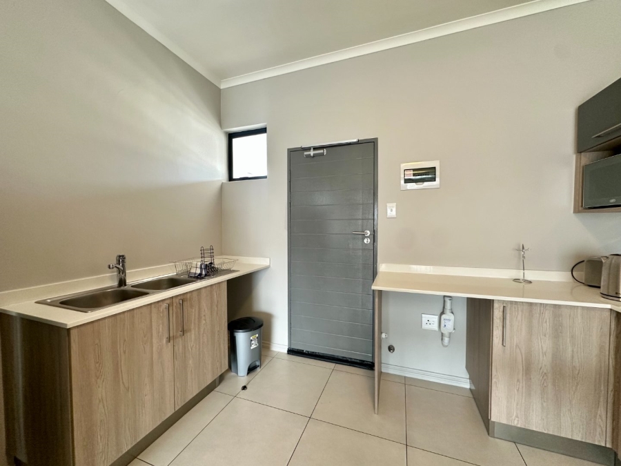 2 Bedroom Property for Sale in Crowthorne AH Gauteng