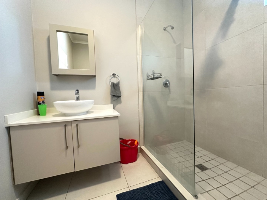 2 Bedroom Property for Sale in Crowthorne AH Gauteng