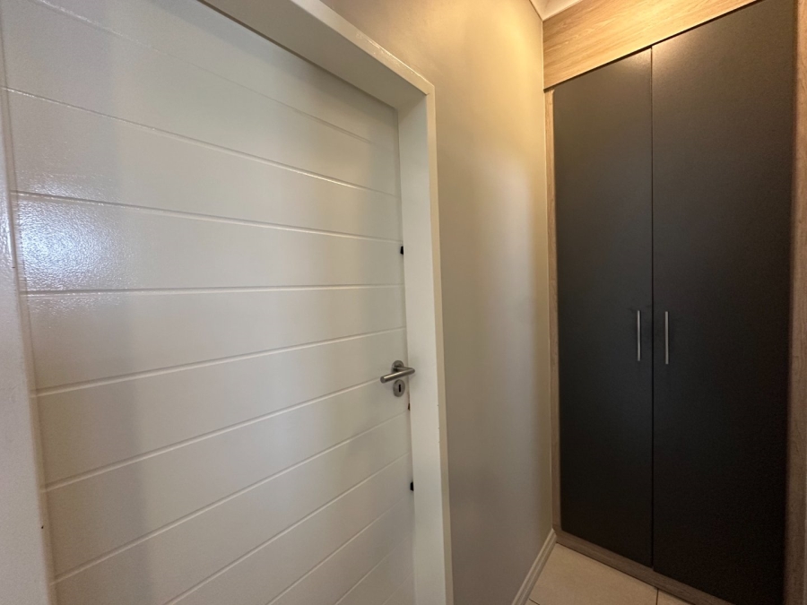 2 Bedroom Property for Sale in Crowthorne AH Gauteng