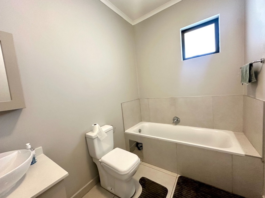 2 Bedroom Property for Sale in Crowthorne AH Gauteng