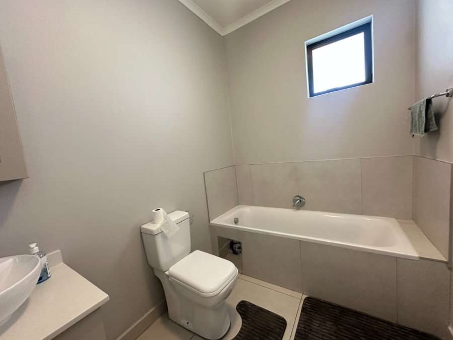 2 Bedroom Property for Sale in Crowthorne AH Gauteng