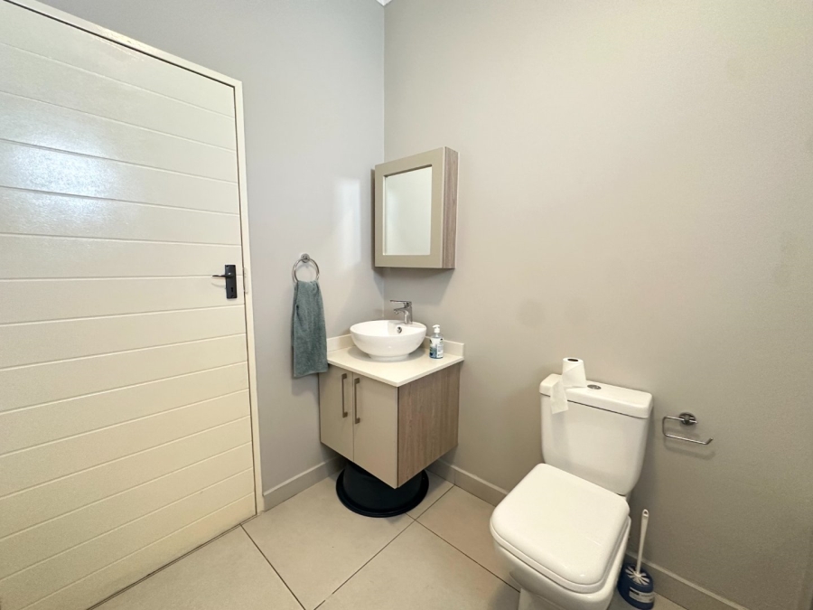 2 Bedroom Property for Sale in Crowthorne AH Gauteng