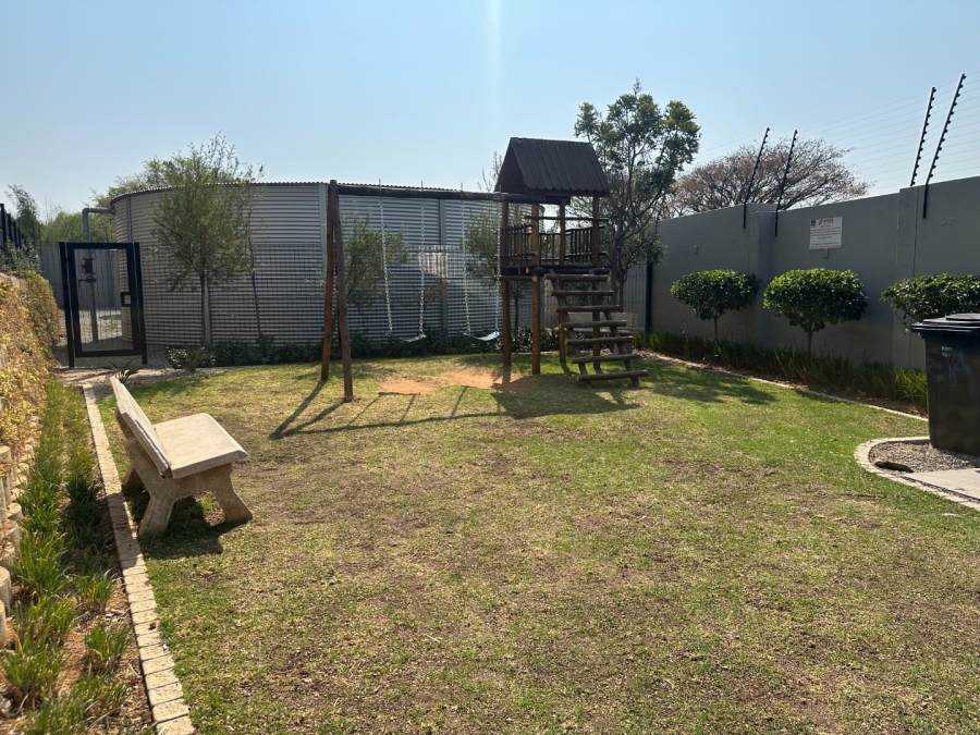2 Bedroom Property for Sale in Crowthorne AH Gauteng