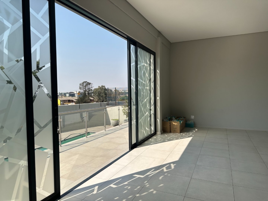 2 Bedroom Property for Sale in Crowthorne AH Gauteng