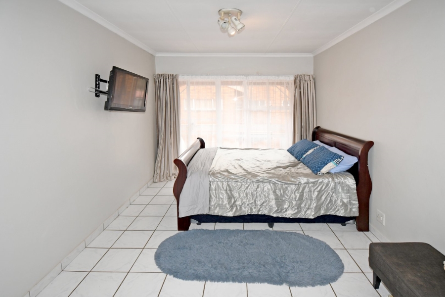 3 Bedroom Property for Sale in Wierda Park Gauteng