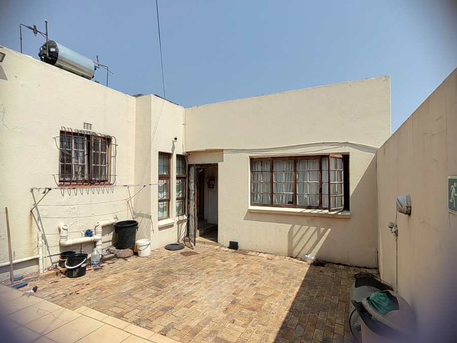 9 Bedroom Property for Sale in Westdene Gauteng