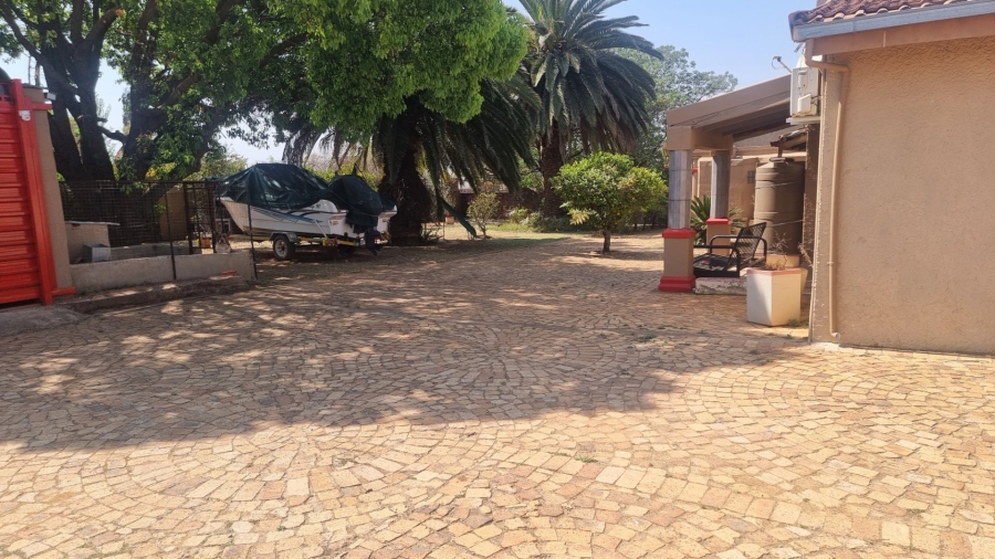 5 Bedroom Property for Sale in Mid Ennerdale Gauteng