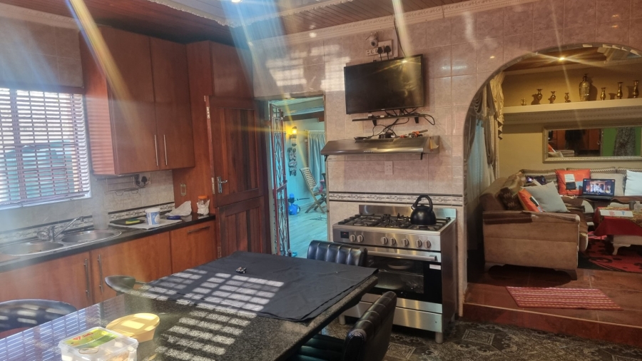 5 Bedroom Property for Sale in Mid Ennerdale Gauteng