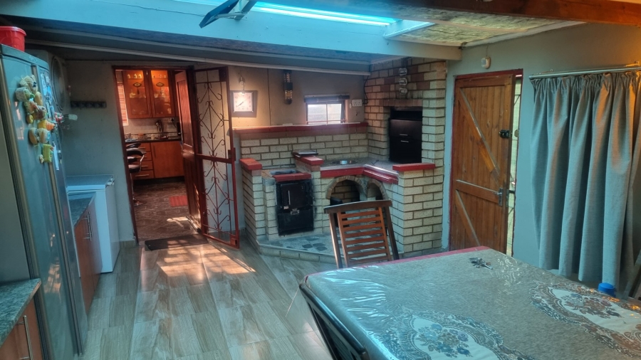 5 Bedroom Property for Sale in Mid Ennerdale Gauteng