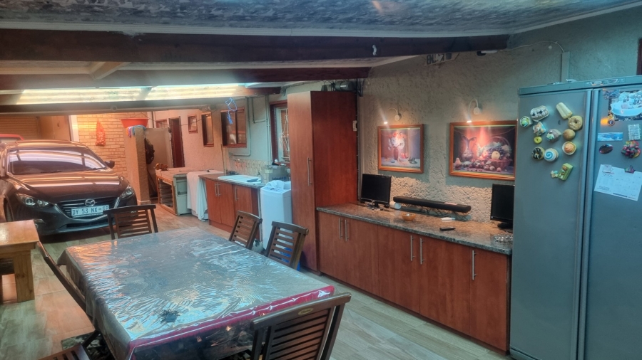 5 Bedroom Property for Sale in Mid Ennerdale Gauteng