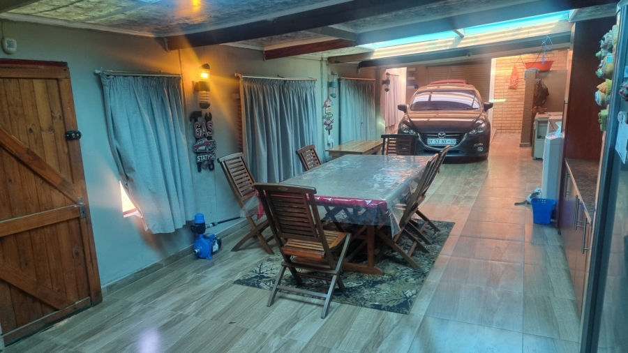 5 Bedroom Property for Sale in Mid Ennerdale Gauteng