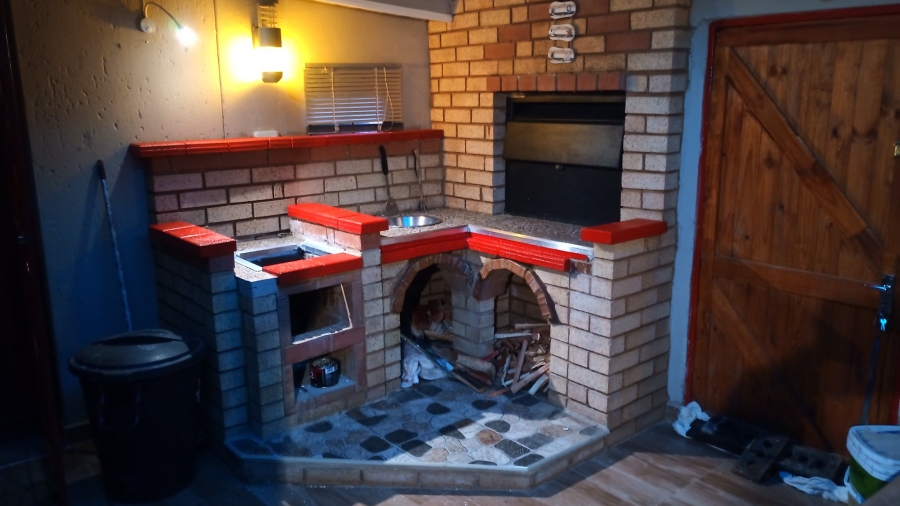 5 Bedroom Property for Sale in Mid Ennerdale Gauteng