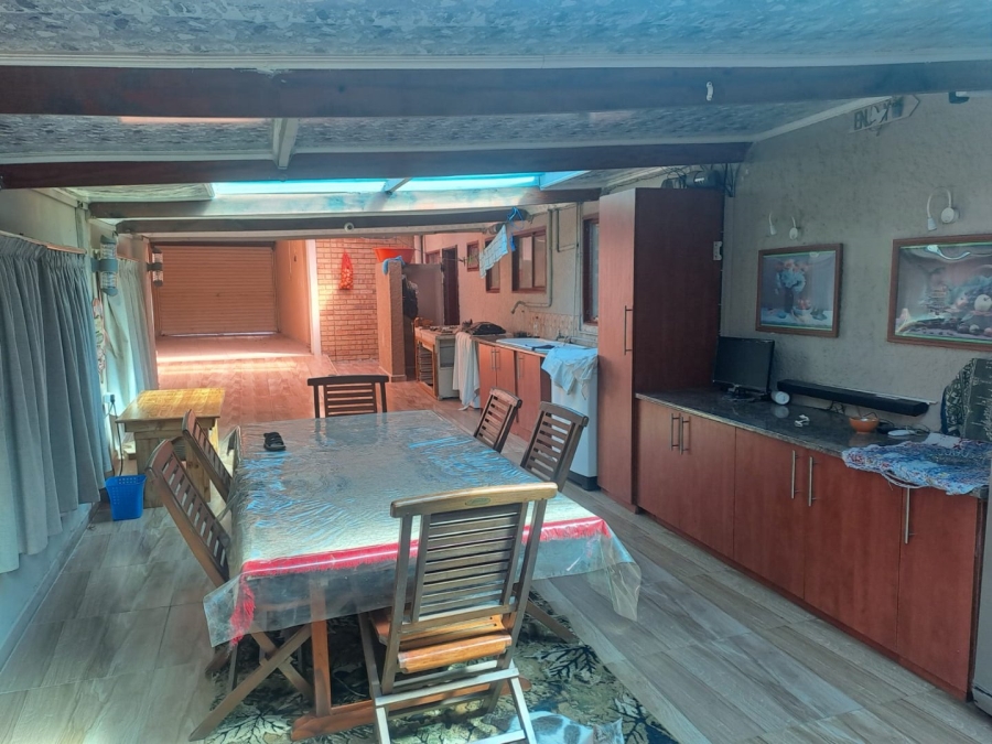 5 Bedroom Property for Sale in Mid Ennerdale Gauteng