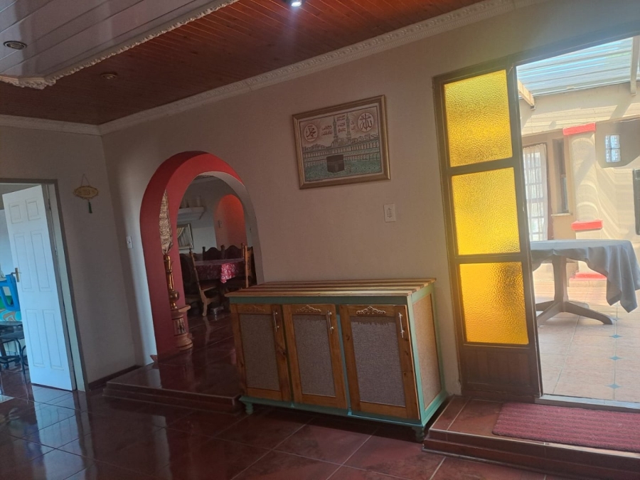 5 Bedroom Property for Sale in Mid Ennerdale Gauteng