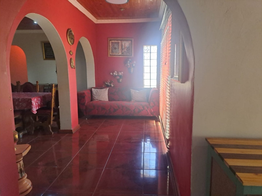 5 Bedroom Property for Sale in Mid Ennerdale Gauteng