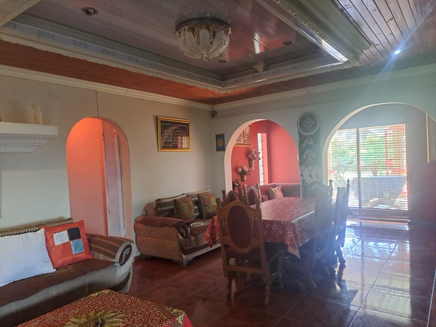 5 Bedroom Property for Sale in Mid Ennerdale Gauteng