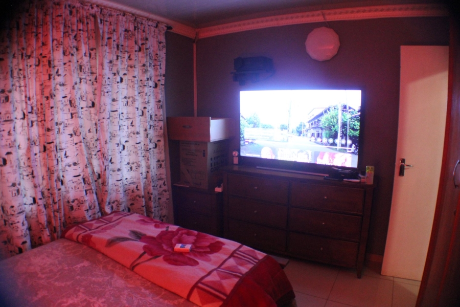 5 Bedroom Property for Sale in Mid Ennerdale Gauteng