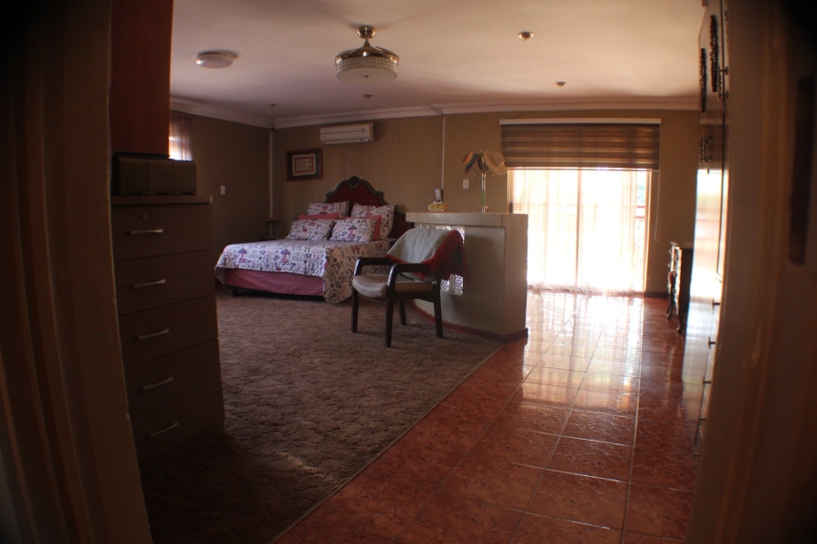 5 Bedroom Property for Sale in Mid Ennerdale Gauteng
