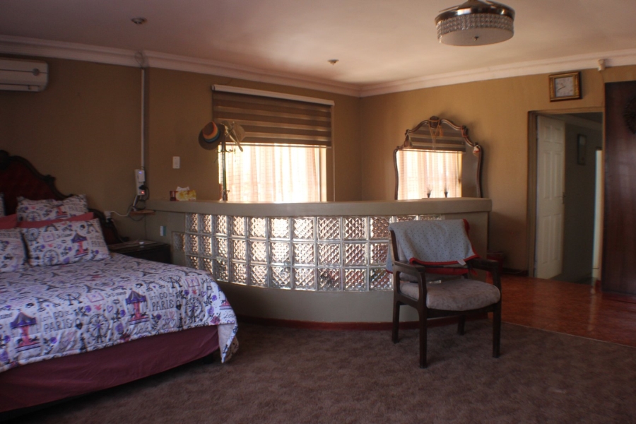 5 Bedroom Property for Sale in Mid Ennerdale Gauteng