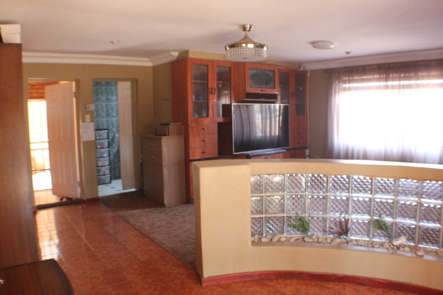 5 Bedroom Property for Sale in Mid Ennerdale Gauteng