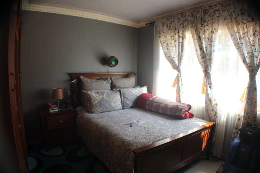 5 Bedroom Property for Sale in Mid Ennerdale Gauteng