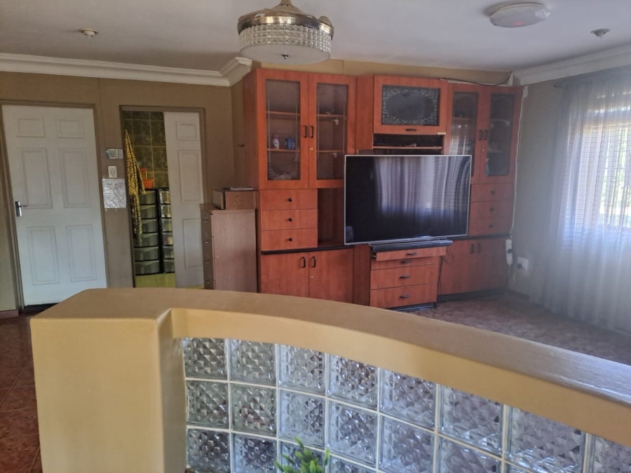 5 Bedroom Property for Sale in Mid Ennerdale Gauteng