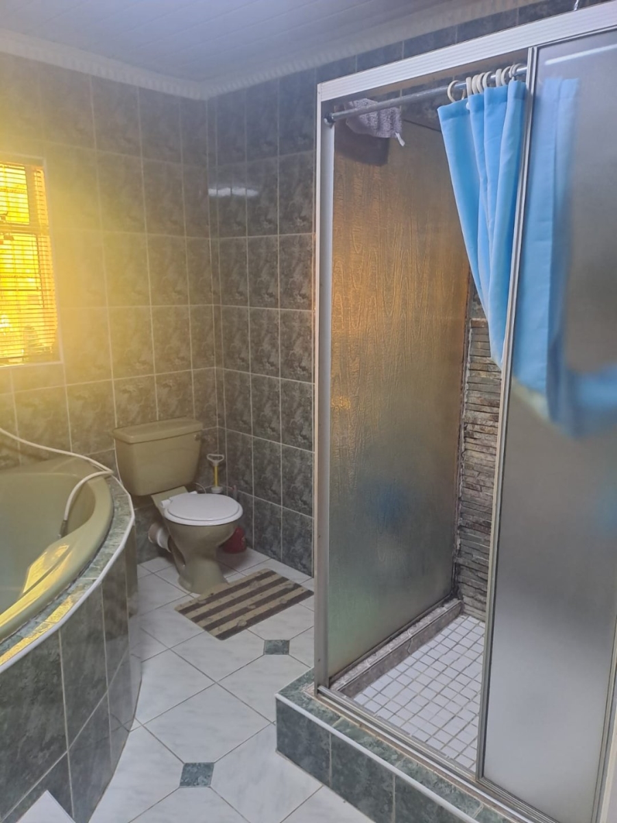 5 Bedroom Property for Sale in Mid Ennerdale Gauteng