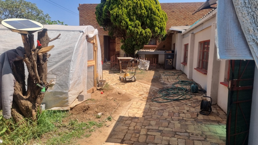 5 Bedroom Property for Sale in Mid Ennerdale Gauteng