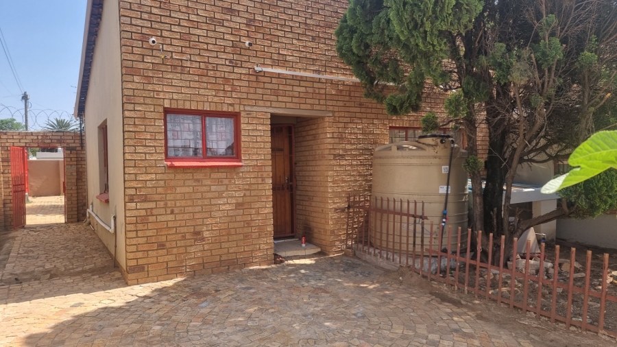 5 Bedroom Property for Sale in Mid Ennerdale Gauteng