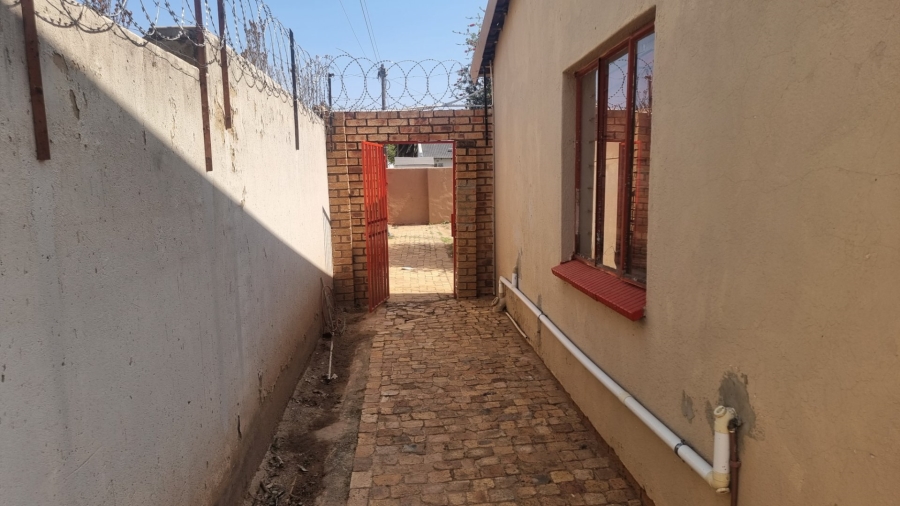 5 Bedroom Property for Sale in Mid Ennerdale Gauteng