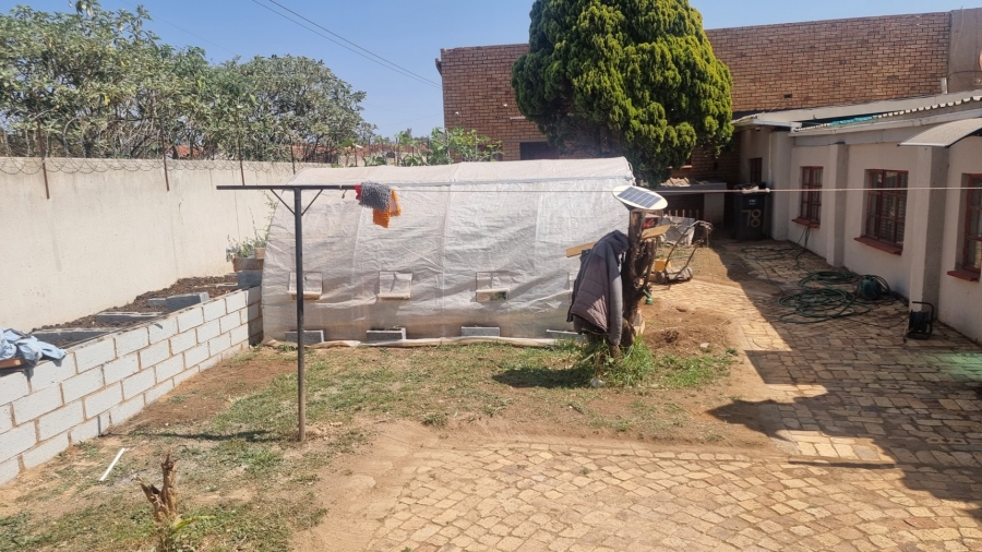 5 Bedroom Property for Sale in Mid Ennerdale Gauteng