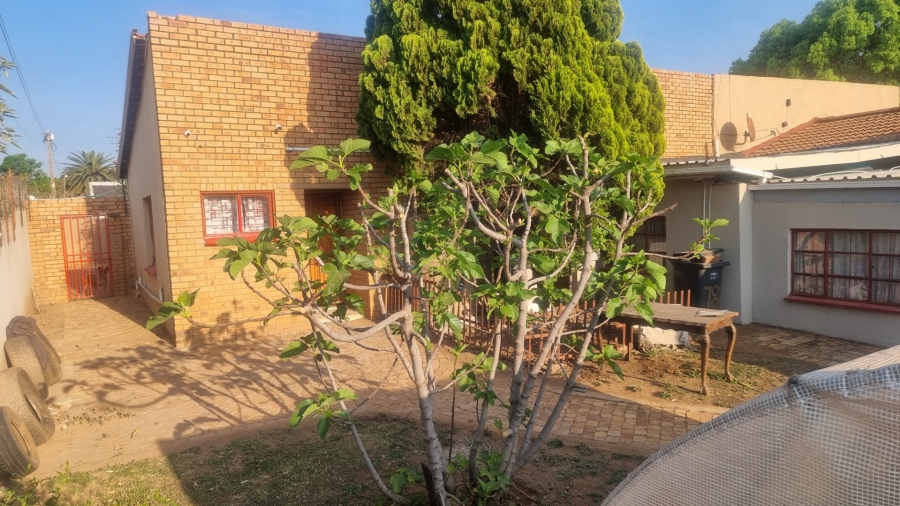 5 Bedroom Property for Sale in Mid Ennerdale Gauteng