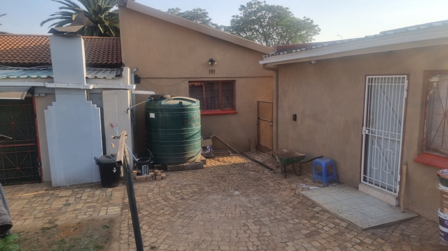 5 Bedroom Property for Sale in Mid Ennerdale Gauteng