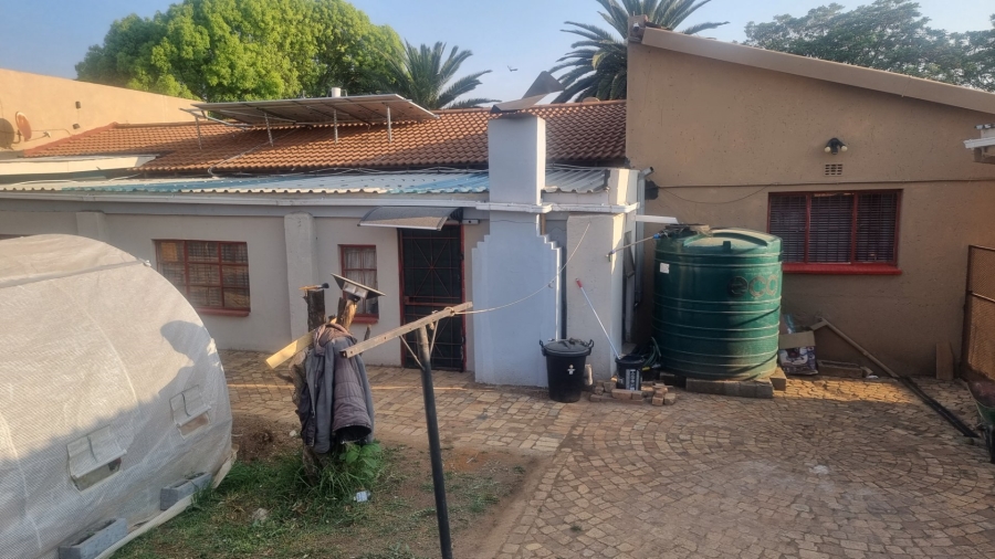 5 Bedroom Property for Sale in Mid Ennerdale Gauteng