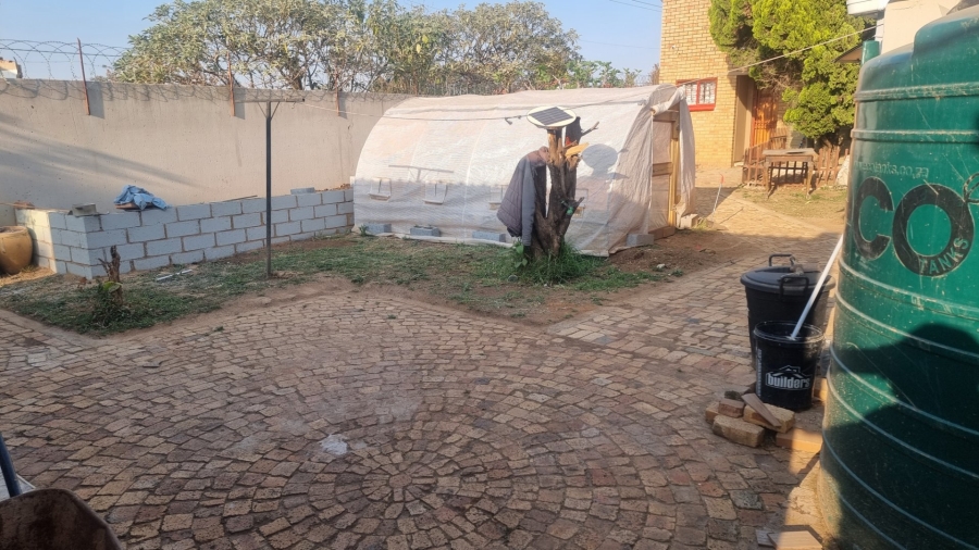 5 Bedroom Property for Sale in Mid Ennerdale Gauteng