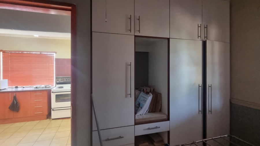 5 Bedroom Property for Sale in Mid Ennerdale Gauteng