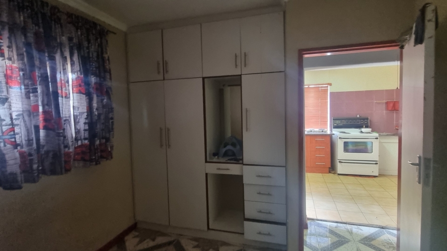 5 Bedroom Property for Sale in Mid Ennerdale Gauteng