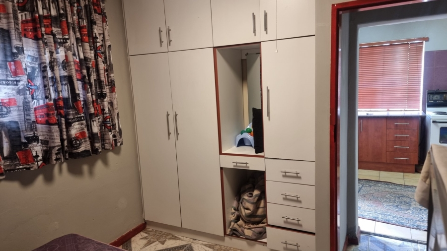 5 Bedroom Property for Sale in Mid Ennerdale Gauteng