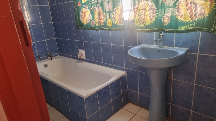 5 Bedroom Property for Sale in Mid Ennerdale Gauteng