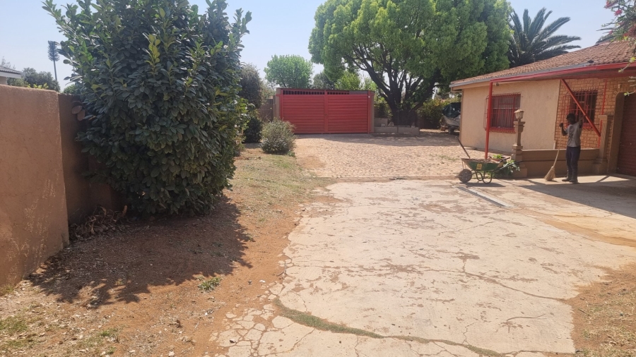 5 Bedroom Property for Sale in Mid Ennerdale Gauteng