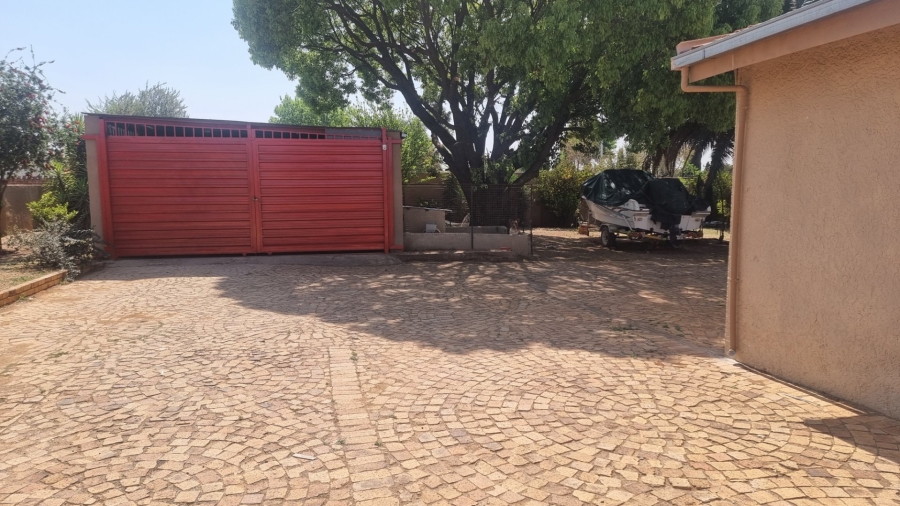 5 Bedroom Property for Sale in Mid Ennerdale Gauteng