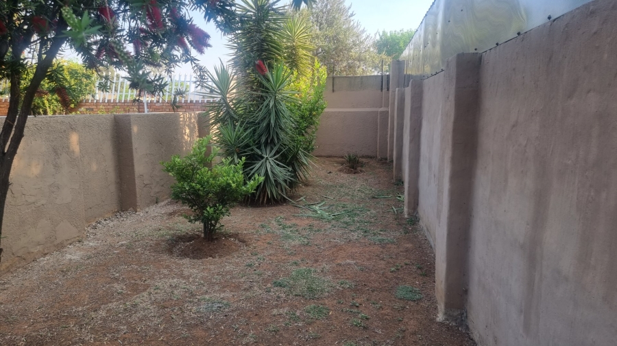 5 Bedroom Property for Sale in Mid Ennerdale Gauteng