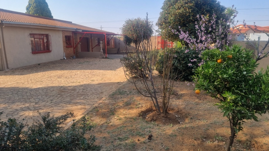 5 Bedroom Property for Sale in Mid Ennerdale Gauteng