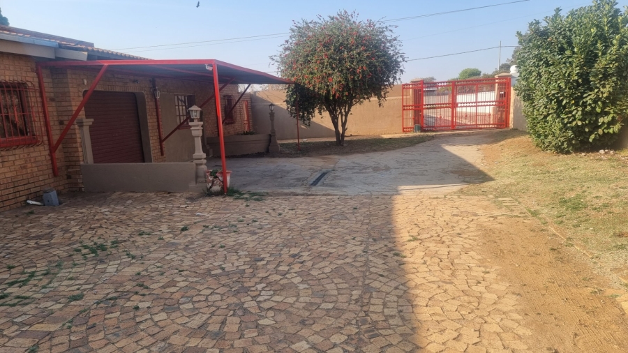 5 Bedroom Property for Sale in Mid Ennerdale Gauteng