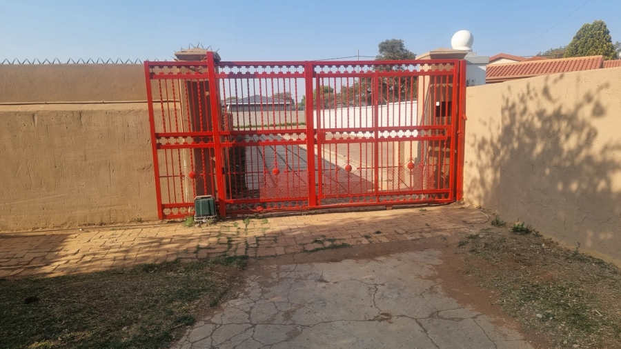 5 Bedroom Property for Sale in Mid Ennerdale Gauteng