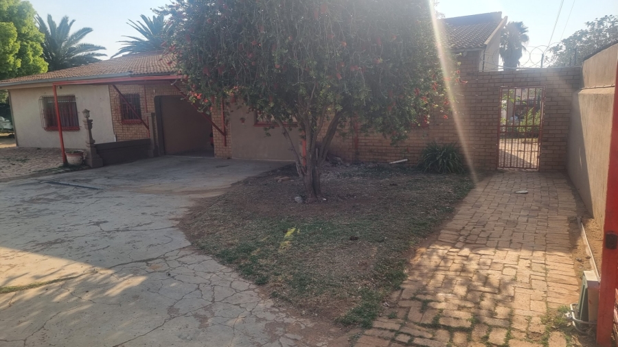 5 Bedroom Property for Sale in Mid Ennerdale Gauteng
