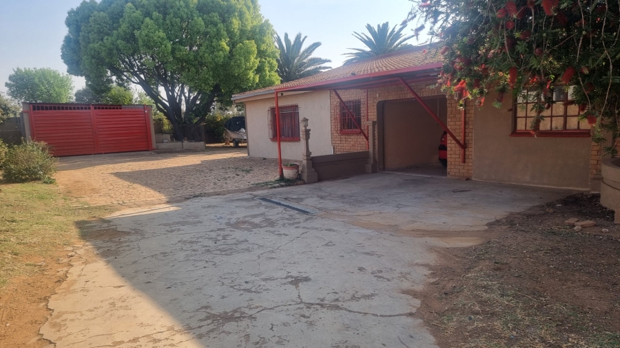 5 Bedroom Property for Sale in Mid Ennerdale Gauteng