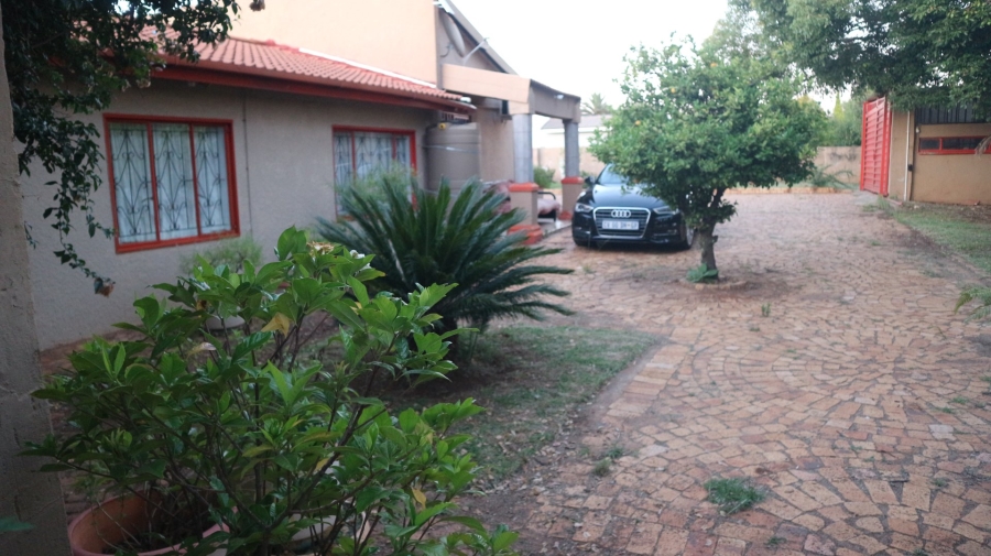 5 Bedroom Property for Sale in Mid Ennerdale Gauteng